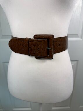 BANANA REPUBLIC Y2K
Statement Brown Alligator
Textured Belt ~38